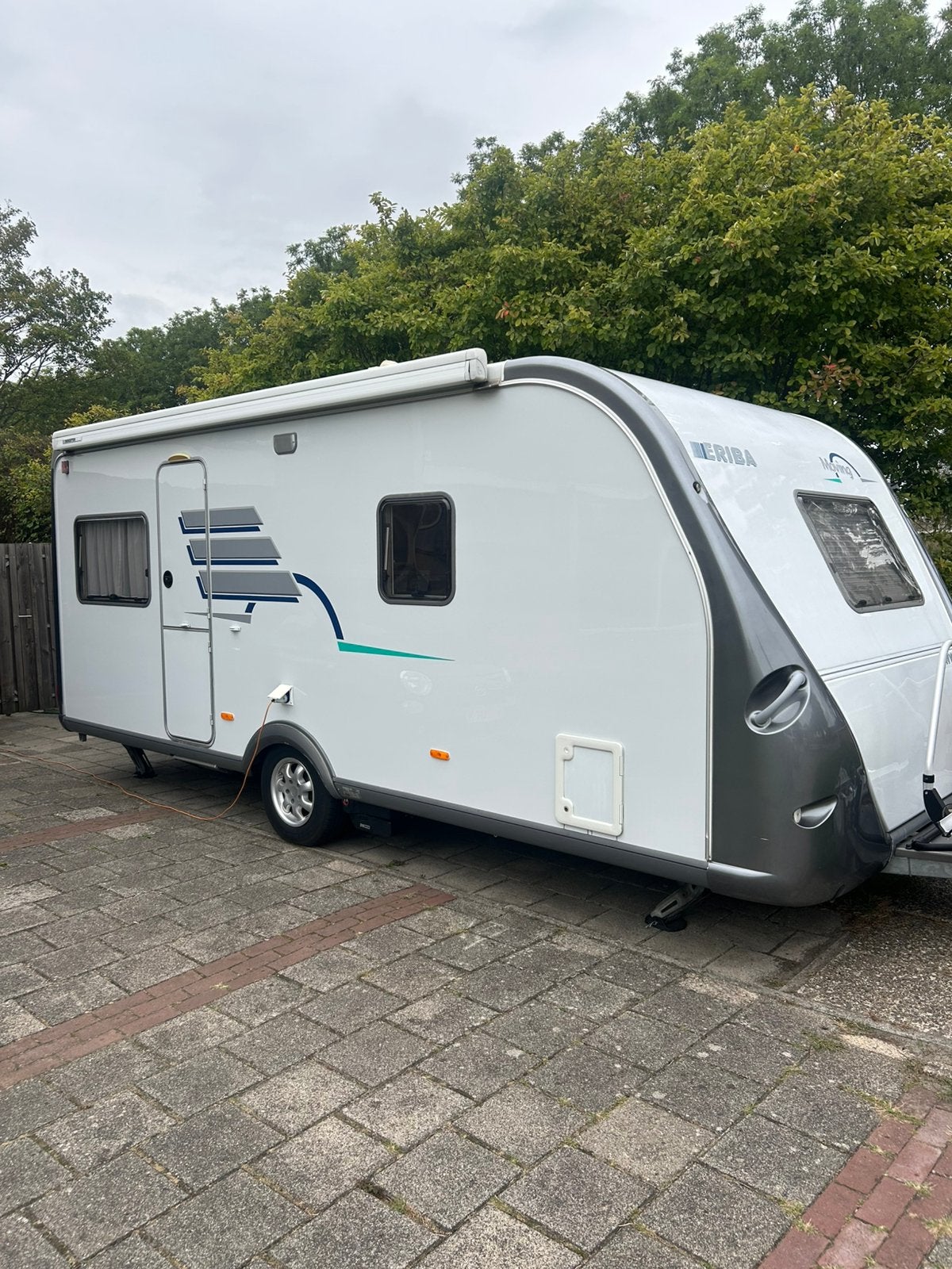 Eriba Moving 545, Caravans en Kamperen, Rondzit, Frans bed, Schokbreker, Particulier