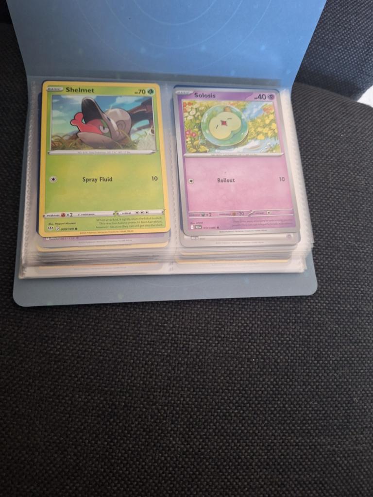 Pokémon kaarten inclusief boek, Hobby en Vrije tijd, Verzamelkaartspellen | Pokémon, Ophalen of Verzenden