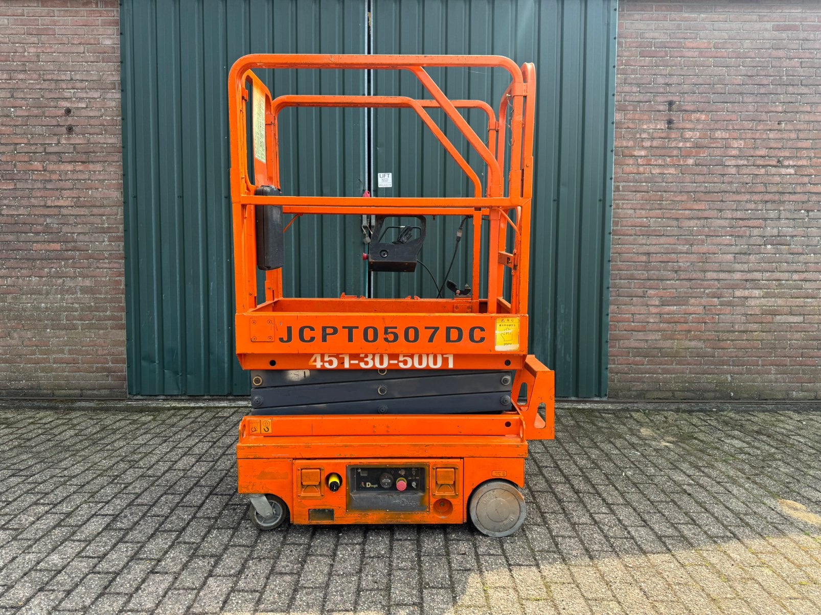 Dingli hoogwerker schaarlift, Ophalen, Zo goed als nieuw