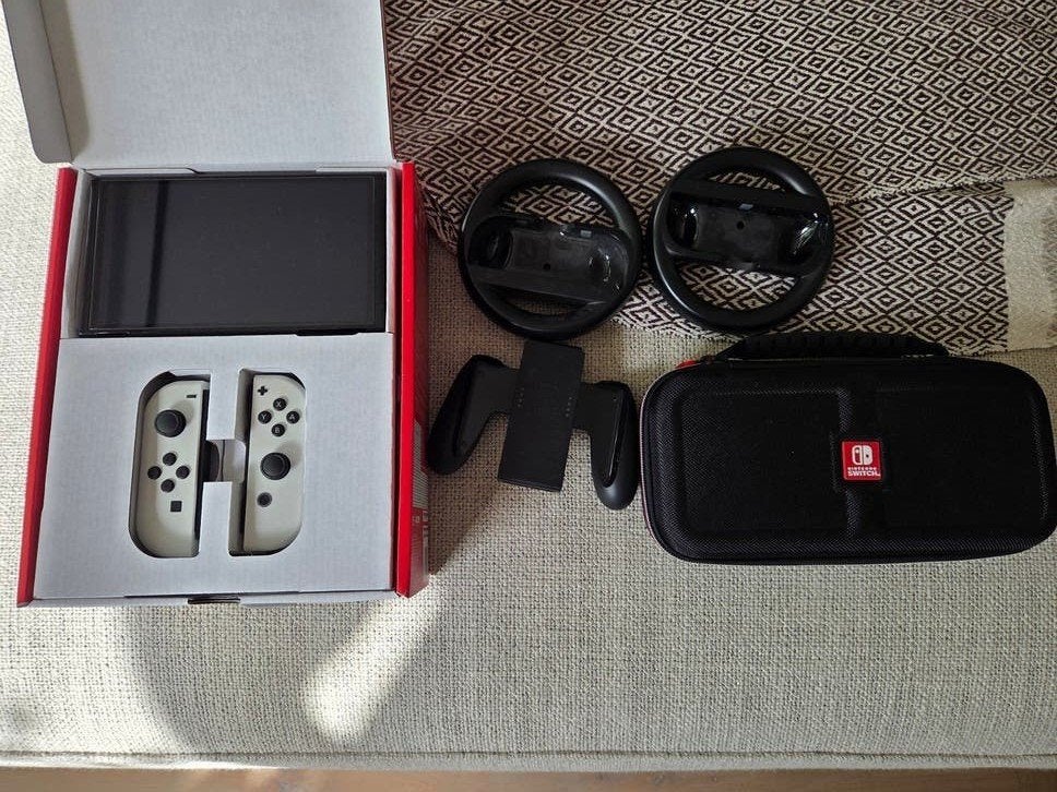 Nintendo Switch OLED Wit met accessoires, Spelcomputers en Games, Spelcomputers | Nintendo Switch, Switch OLED, Met games, Ophalen of Verzenden