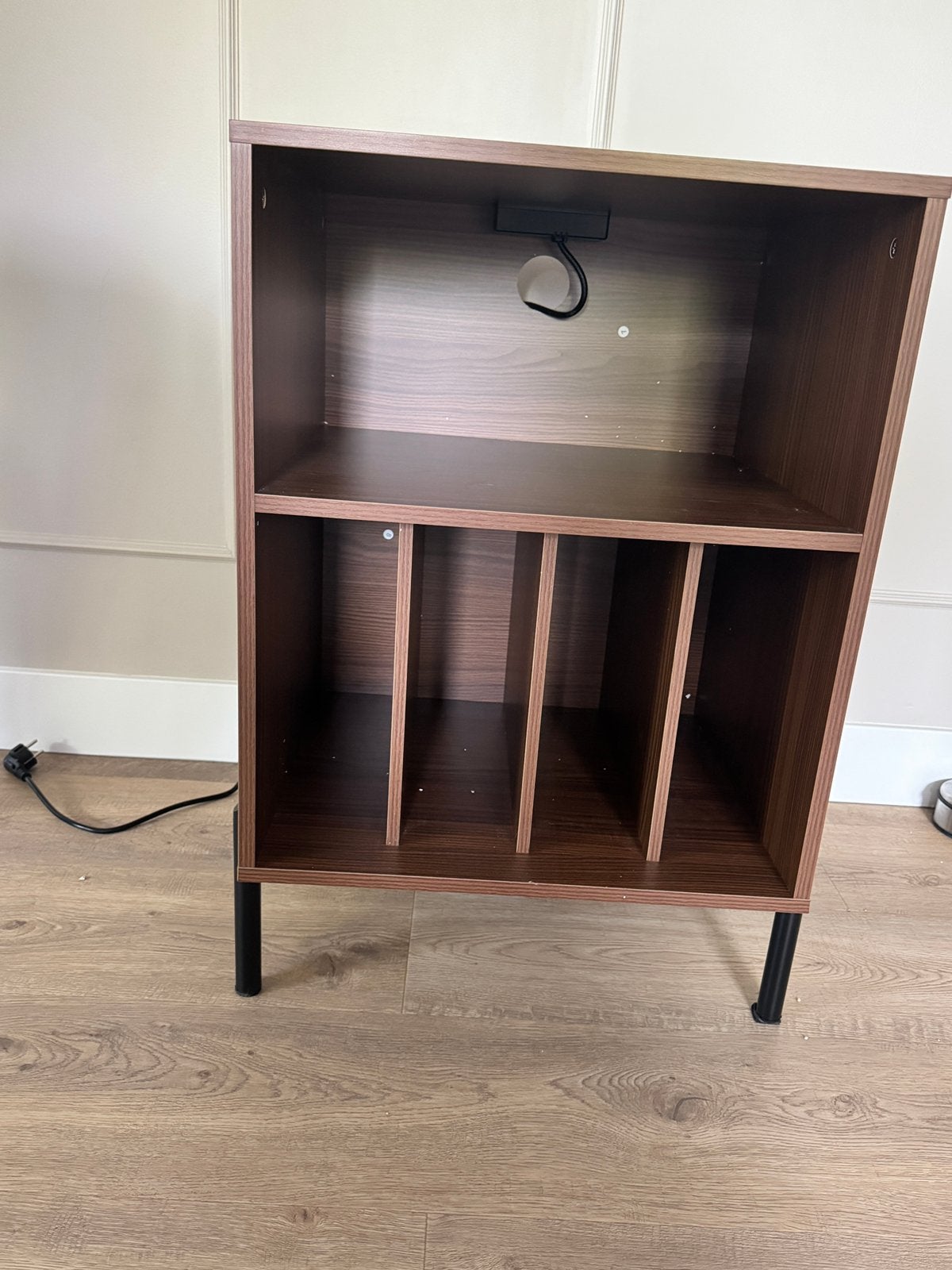 Foto 3 van Walnoot houten kastje voor platenspeler