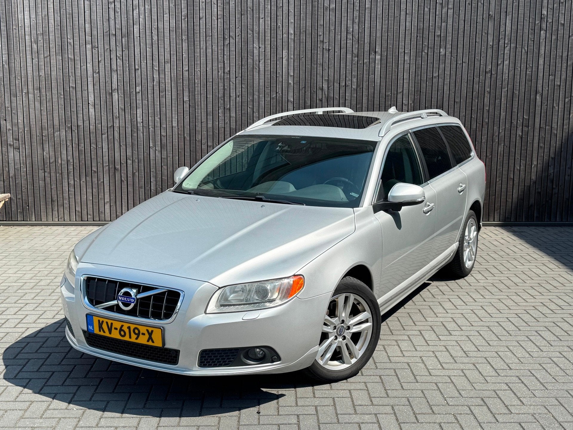 Volvo V70 3.2 Summum 2011 6 Cilinder Zeldzaam, 244 pk, 93 €/maand, 6 cilinders, 750 kg