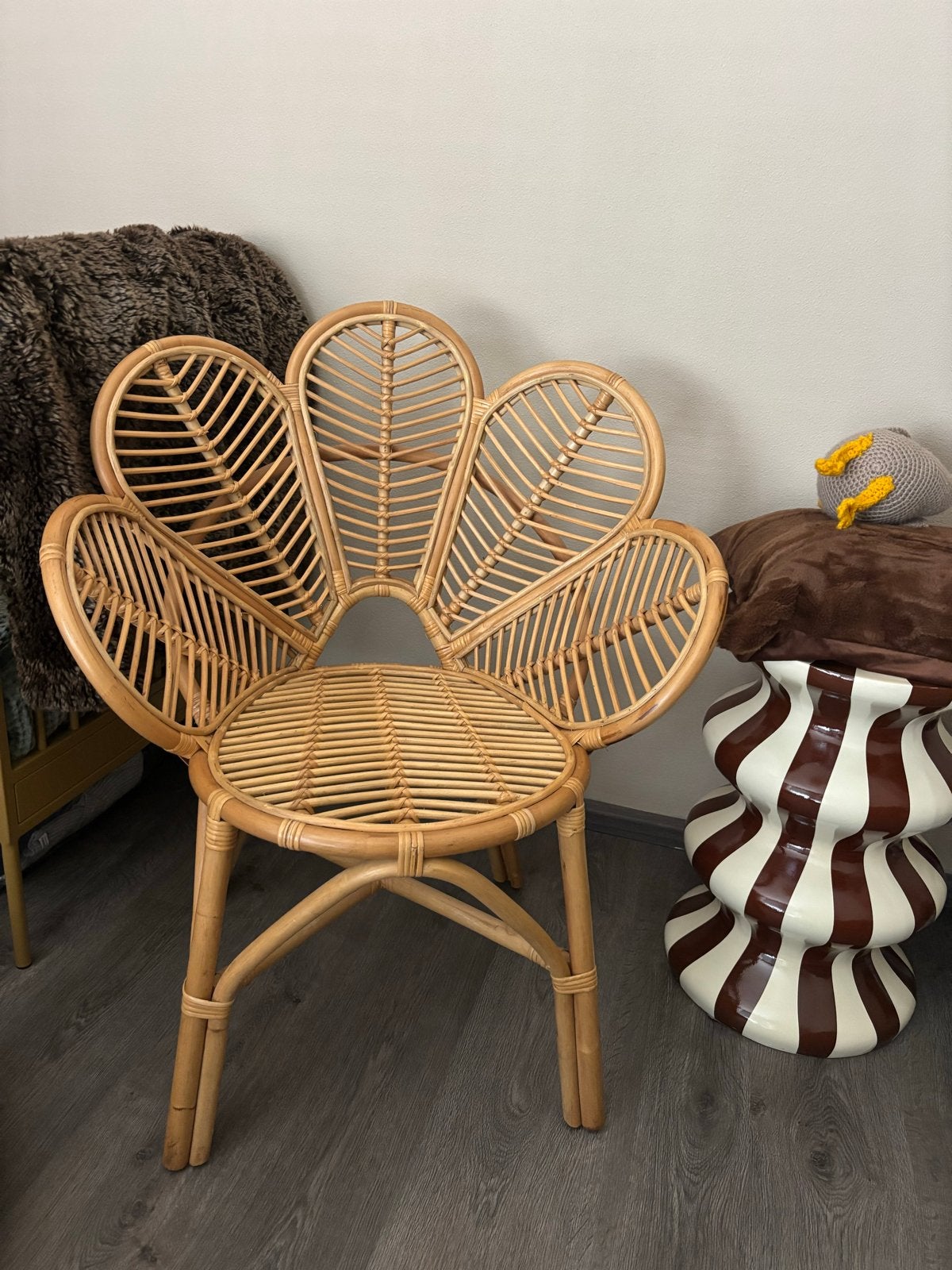 Rotan bloemstoel - Unieke en stijlvolle stoel, Huis en Inrichting, Stoelen, Ophalen, Overige kleuren, Riet of Rotan, Zo goed als nieuw