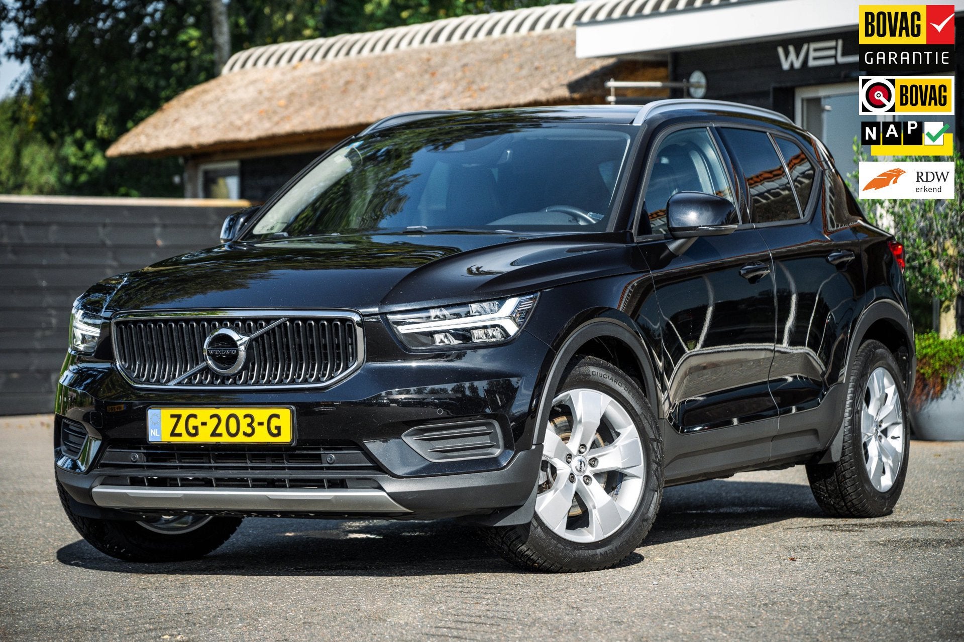 Volvo XC40 2.0 T4 Momentum Pro I Camera I apple android I ze, 1800 kg, Euro 6, 1969 cc, Zwart