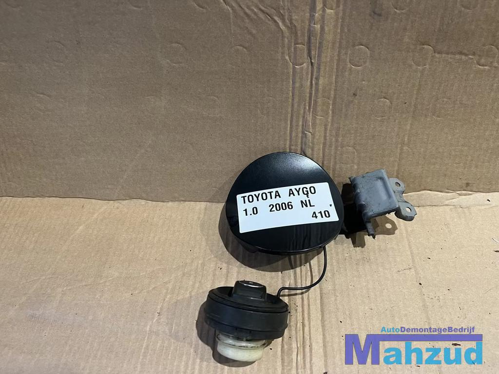 TOYOTA AYGO Zwart tankklep tankdop 2005-2014, Info@toyota.co.jp, Gebruikt, Toyota Motor Corporation, Toyota