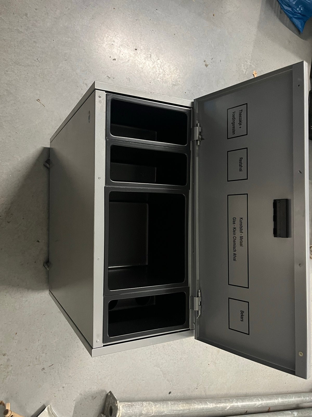 Afvalscheidingskast met 4 compartimenten, 50 – 75, Kunststof, Gebruikt, 40 liter of meer