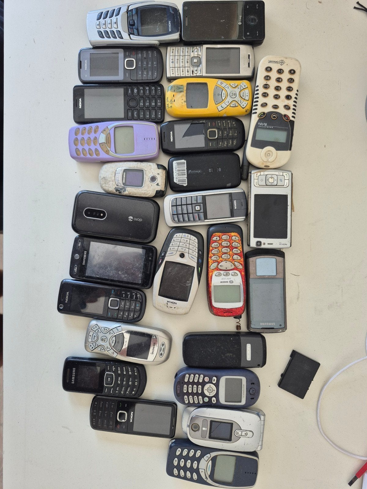 26 Oude telefoons - Niet werkend - Voor verzamelaa, Verzenden, Niet werkend