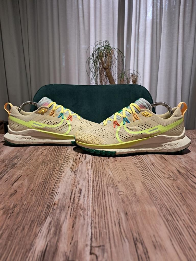 Nike React Pegasus Trail 4 'Team Gold' Size 40, Kleding | Dames, Schoenen, Zo goed als nieuw, Wandelschoenen, Beige, Ophalen of Verzenden