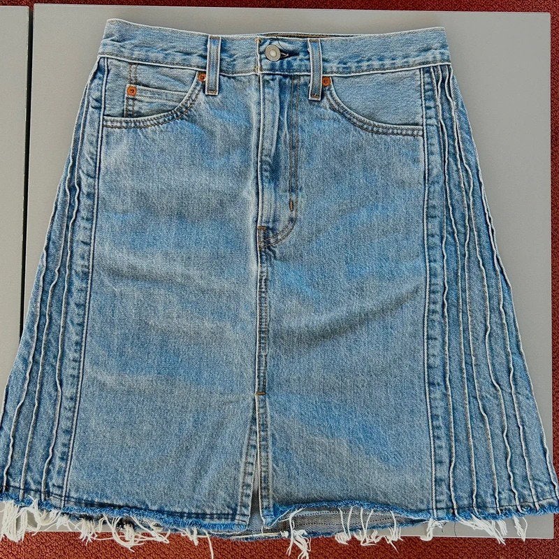 Origineel Levi's Pride Rokje (Limited Edition), Kleding | Dames, Rokken, Zo goed als nieuw, Knielengte, Maat 36 (S), Verzenden