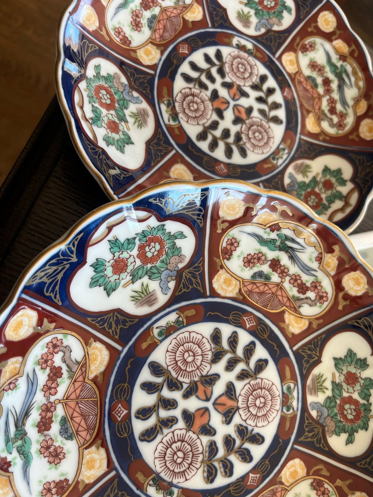 Set van 2 Japanse Imari porseleinen borden, handgeschilderd, Ophalen