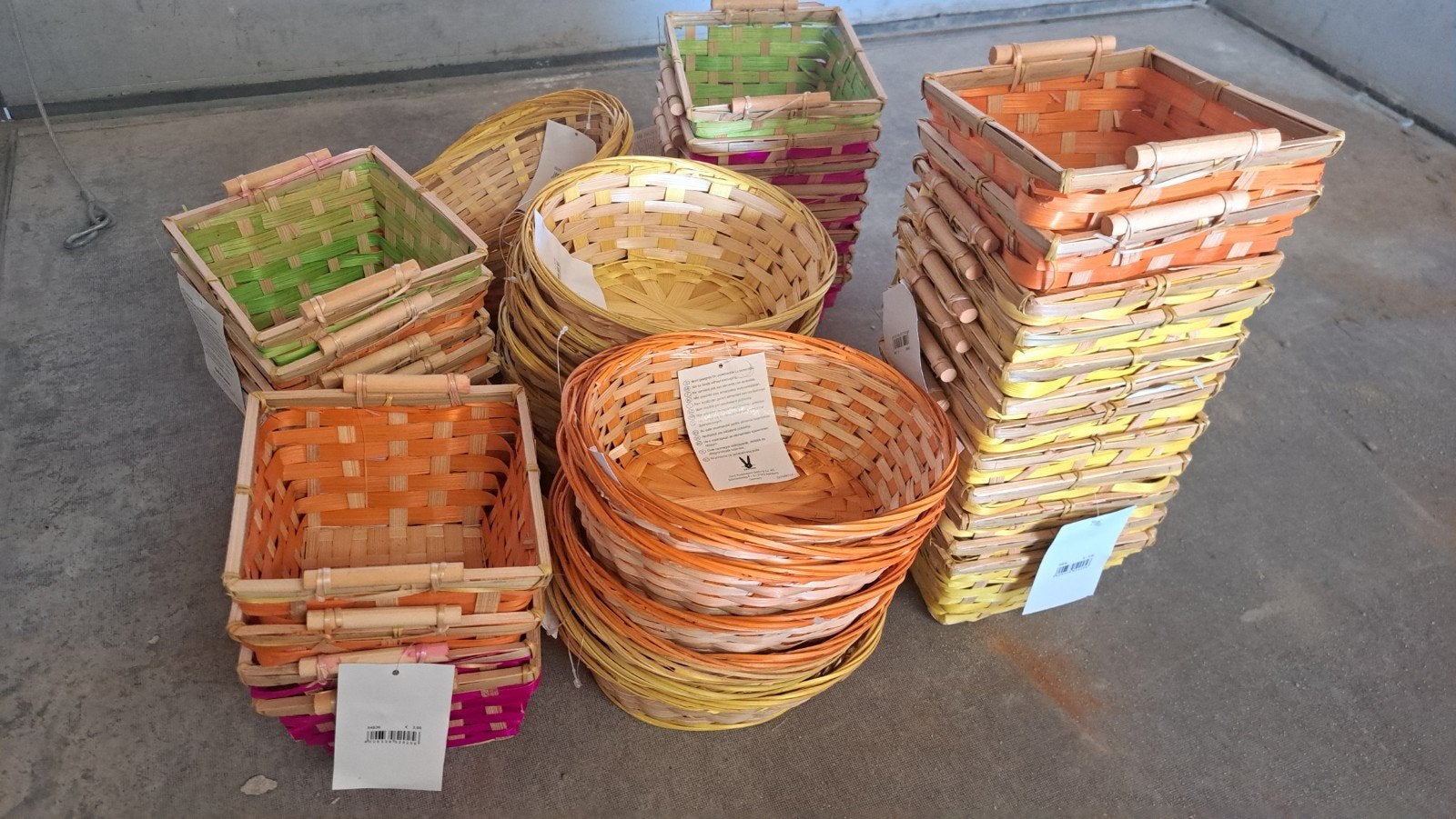 150 NIEUWE rieten mandjes.
Voor vele doeleinden te gebruiken, Ophalen, Nieuw