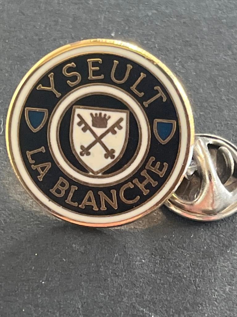 Vintage Bier Pin Yseult La Blanche [ brouwerij de Ridder ], Verzamelen, Ophalen of Verzenden, Gebruikt, Reclamebord, Plaat of Schild