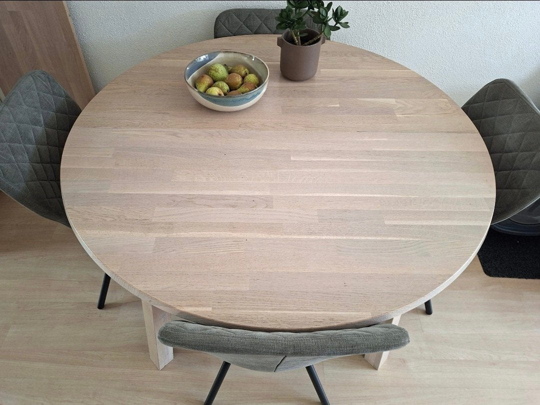 Massieve ronde eiken eettafel - white wash, uitschuifbaar