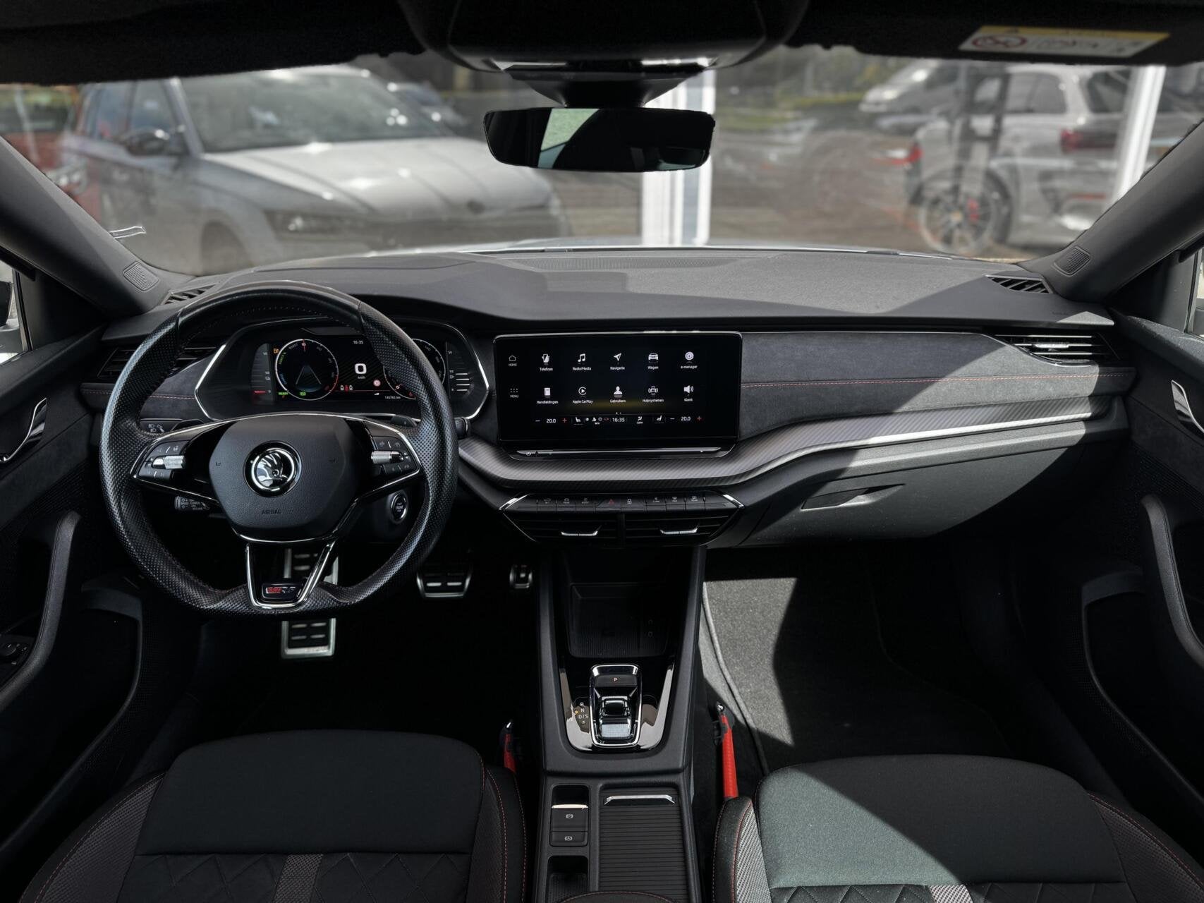 Skoda Octavia 1.4TSI RS iV PHEV |Pano|245pk|HUD|Alcan|Matrix, Stof, Gebruikt, 4 cilinders, Hybride Elektrisch/Benzine
