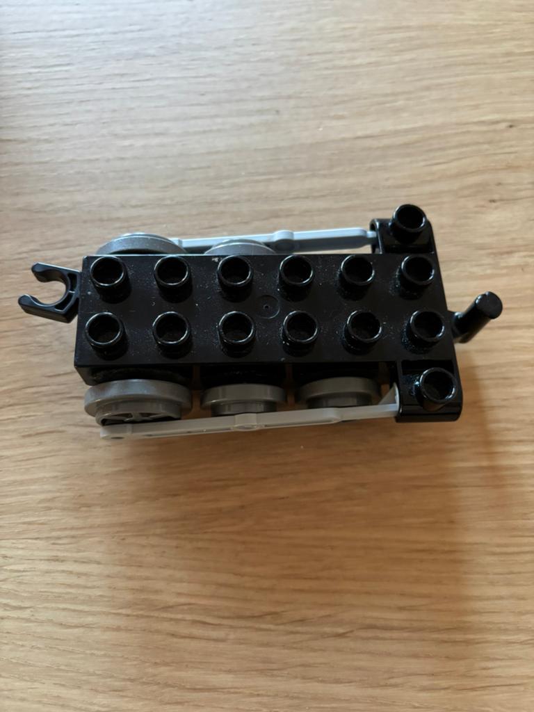 Lego Duplo onderstel locomotief (mist één wiel), Kinderen en Baby's, Speelgoed | Duplo en Lego, Ophalen of Verzenden, Gebruikt