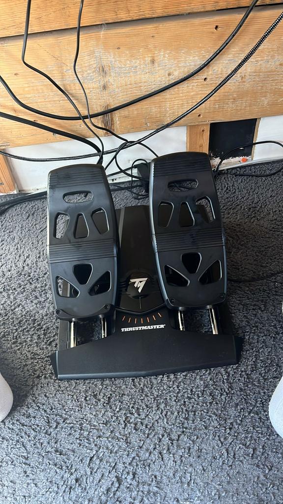 Redbull Playseat met Thrustmaster T300 racestuur en pedalen, Ophalen of Verzenden, Gebruikt, Racen en Vliegen