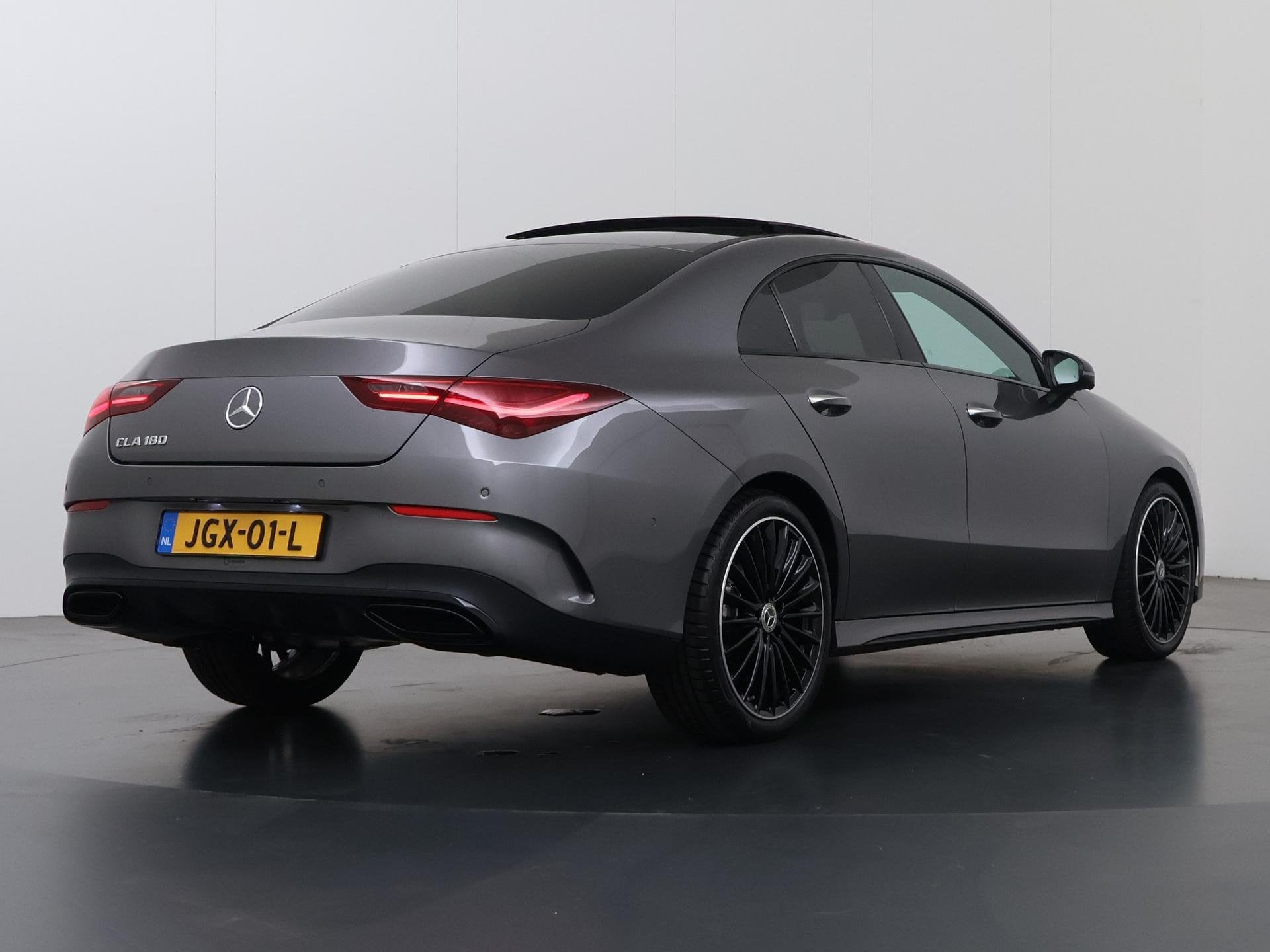Mercedes-Benz CLA-klasse 180 Business Solution AMG | Night |, Auto's, 136 pk, Gebruikt, 4 cilinders, Origineel Nederlands