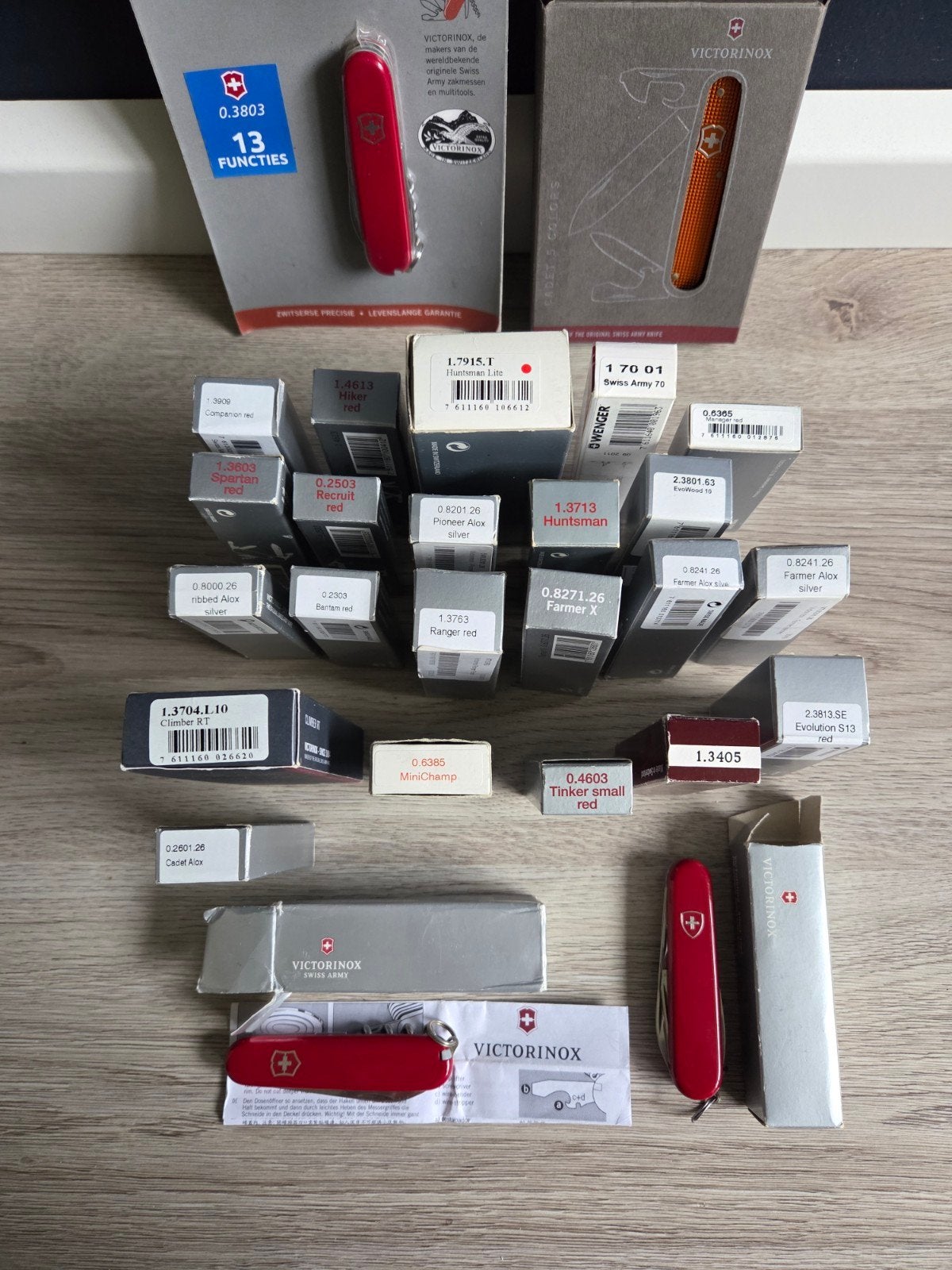 Grote verzameling Victorinox zakmessen in doos!, Ophalen of Verzenden