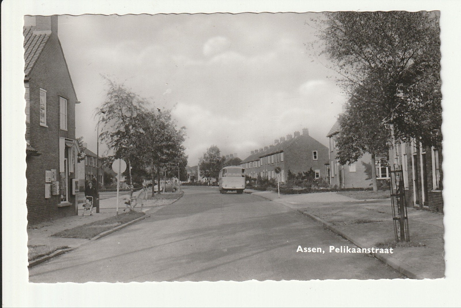 ASSEN PELIKAANSTRAAT WINKELPAND KINDERWAGEN AUTO TOURINGCAR, Ophalen of Verzenden, 1960 tot 1980, Ongelopen, Drenthe