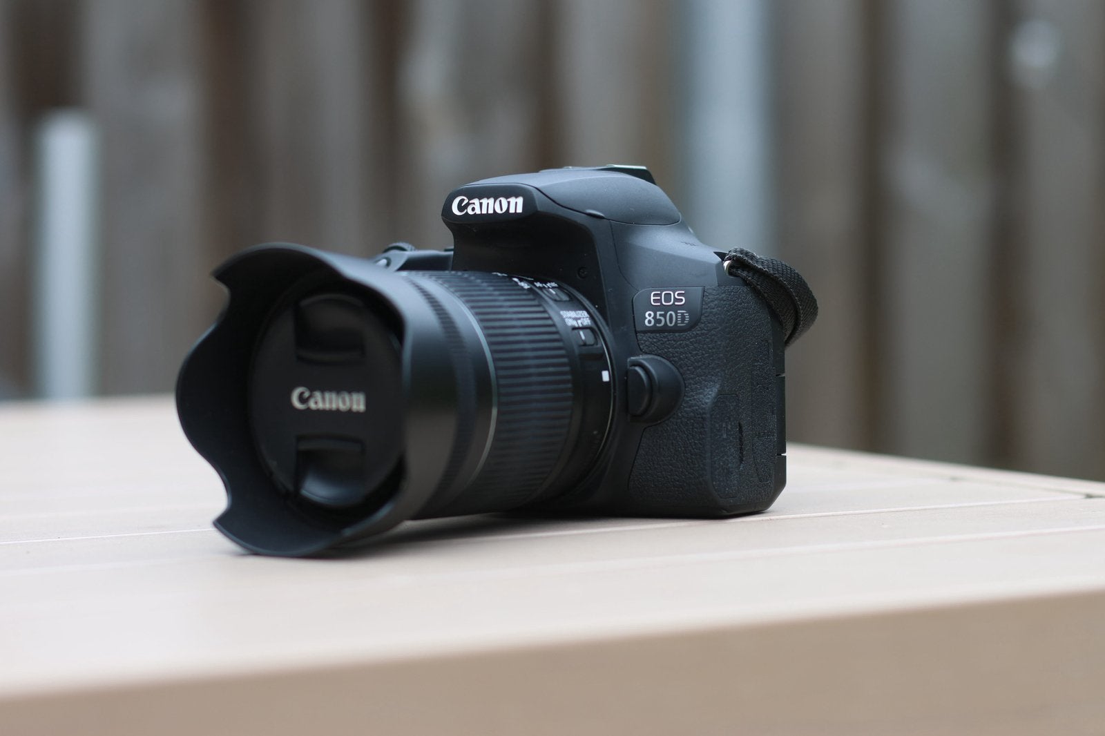CANON 850D plus LENS! 18-55mm, Ophalen of Verzenden, Zo goed als nieuw, Canon, Geen optische zoom