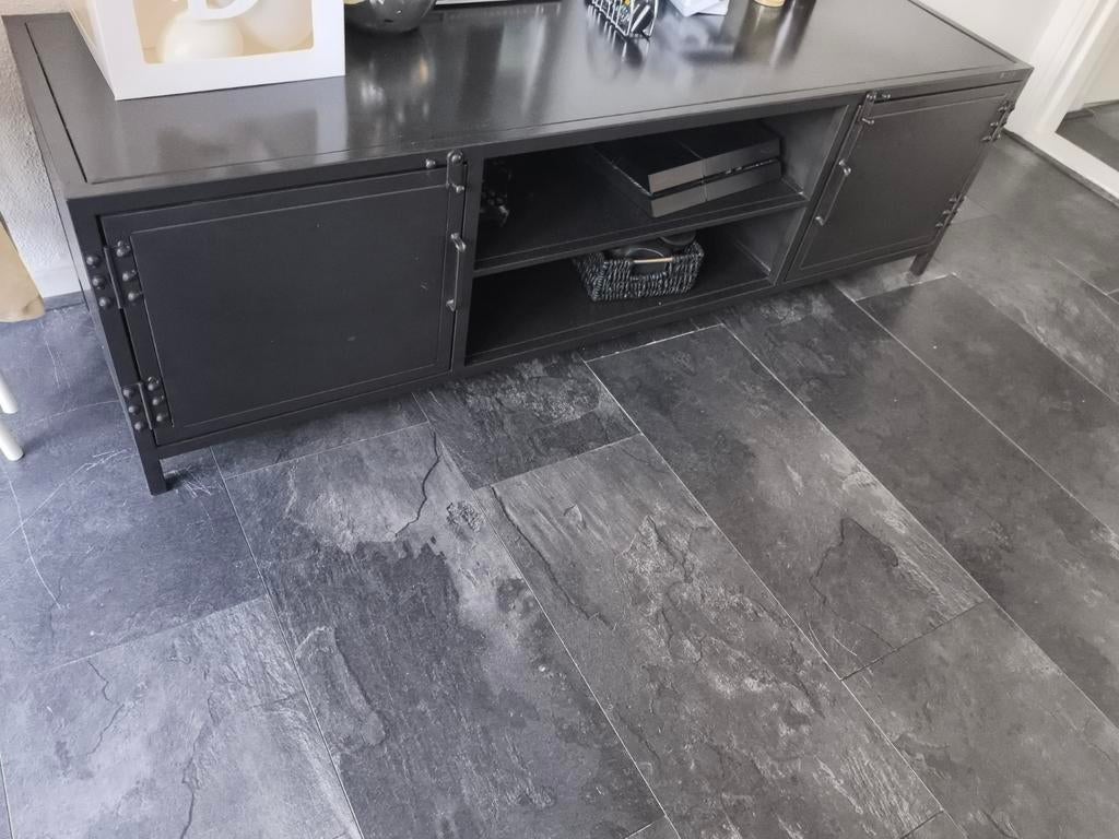 Zwart metalen tv kast, Ophalen