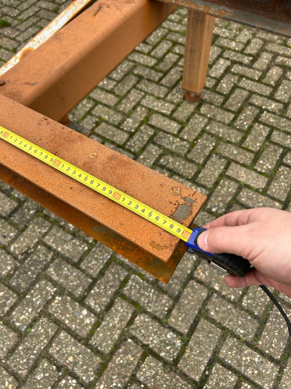 Zware en robuuste lastafel met uitdraaipotten, Doe-het-zelf en Verbouw, Werkbanken, Ophalen, O, O, O