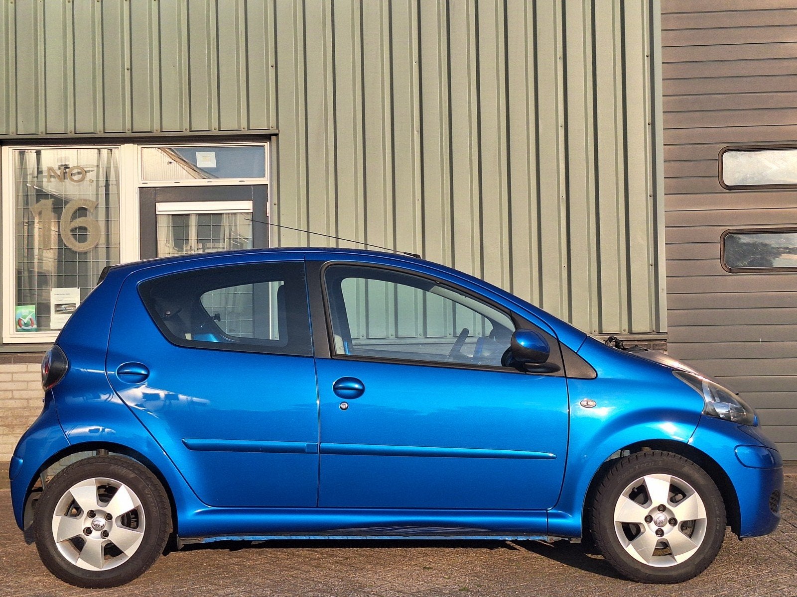 Toyota Aygo 1.0 12V Vvt-i 5DRS 2009 Blauw, Voorwielaandrijving, Stof, Zwart, Sound system