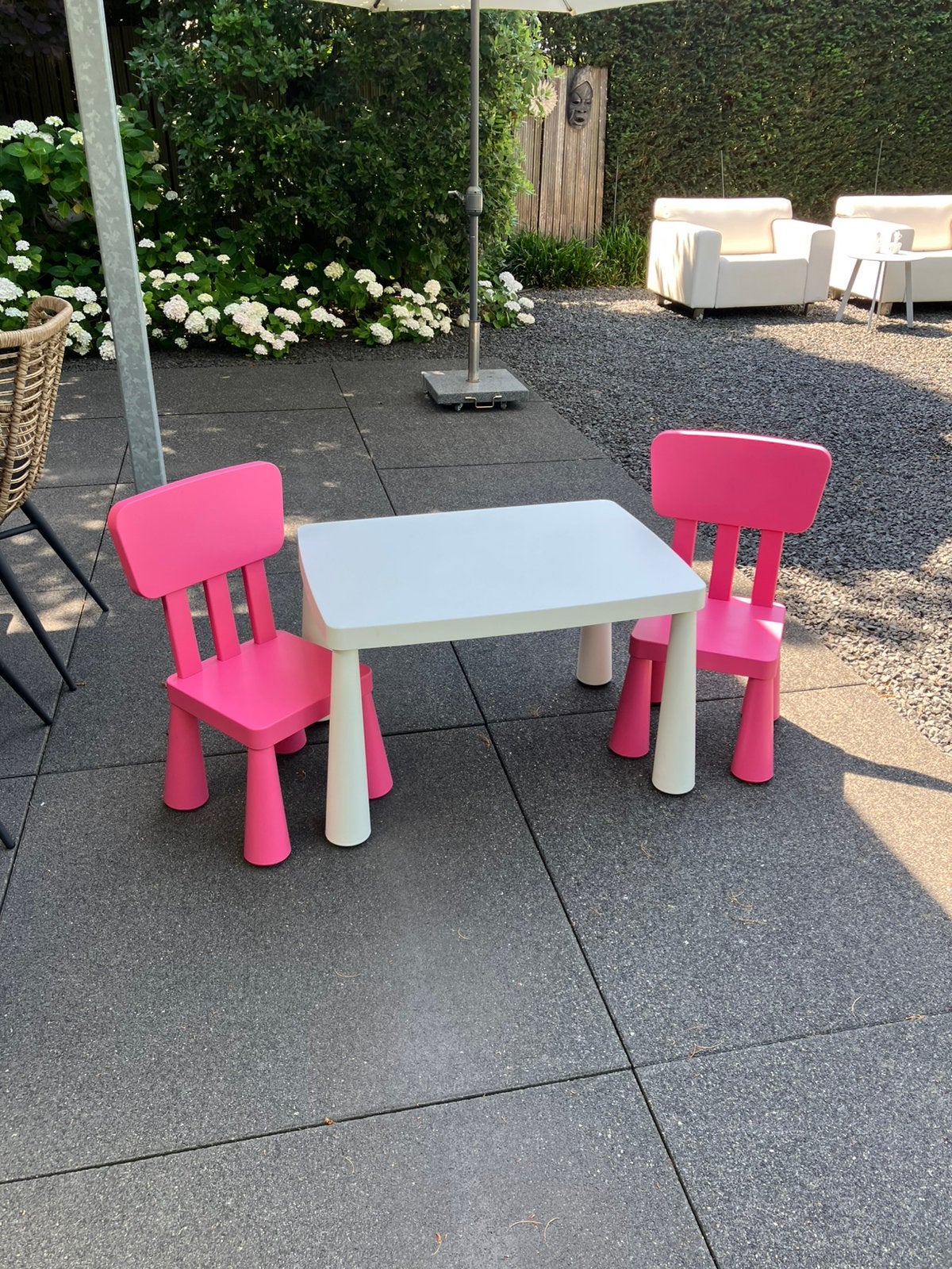 Tafeltje + 2 roze stoeltjes, Kinderen en Baby's, Kinderkamer | Tafels en Stoelen, Ophalen, Gebruikt, Tafel(s) en Stoel(en)