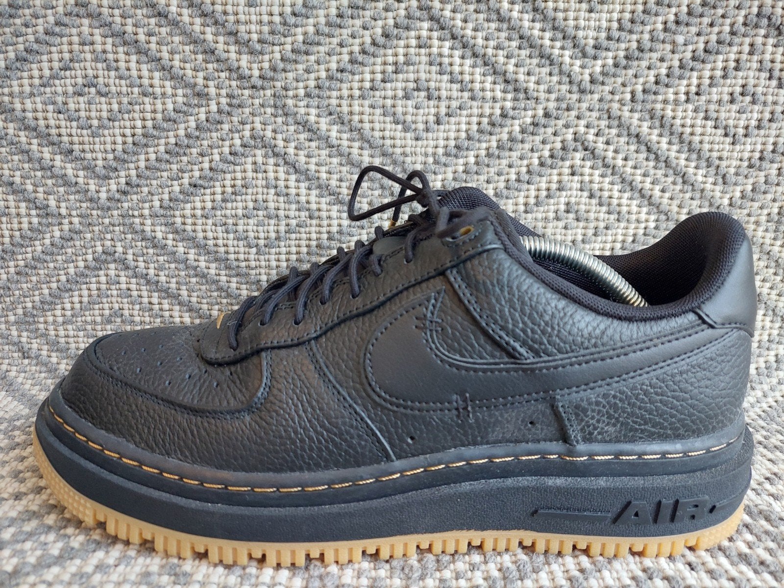 Nike air force 1 low luxe black gum 44.5, Zwart, Ophalen of Verzenden, Nike Air Force, Sneakers of Gympen