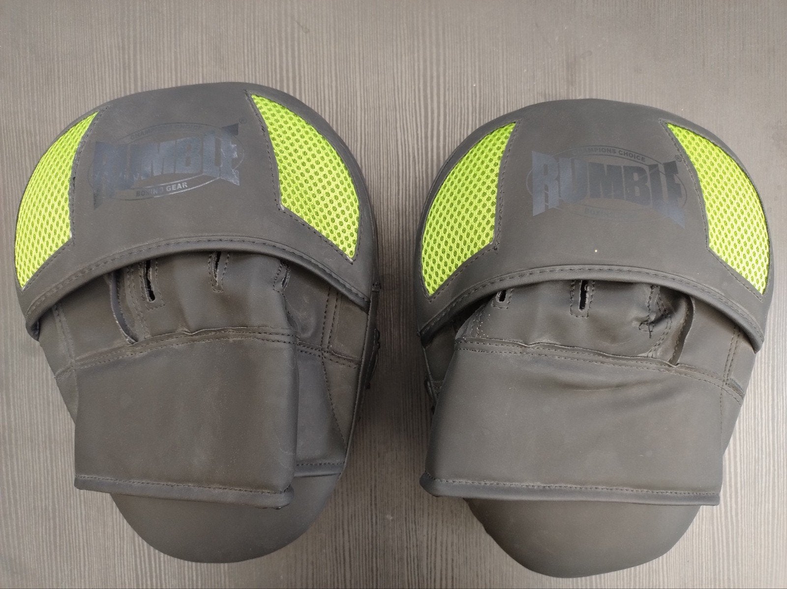 Rumble handpads bokstraining, Ophalen of Verzenden, Zo goed als nieuw, Bokshandschoenen