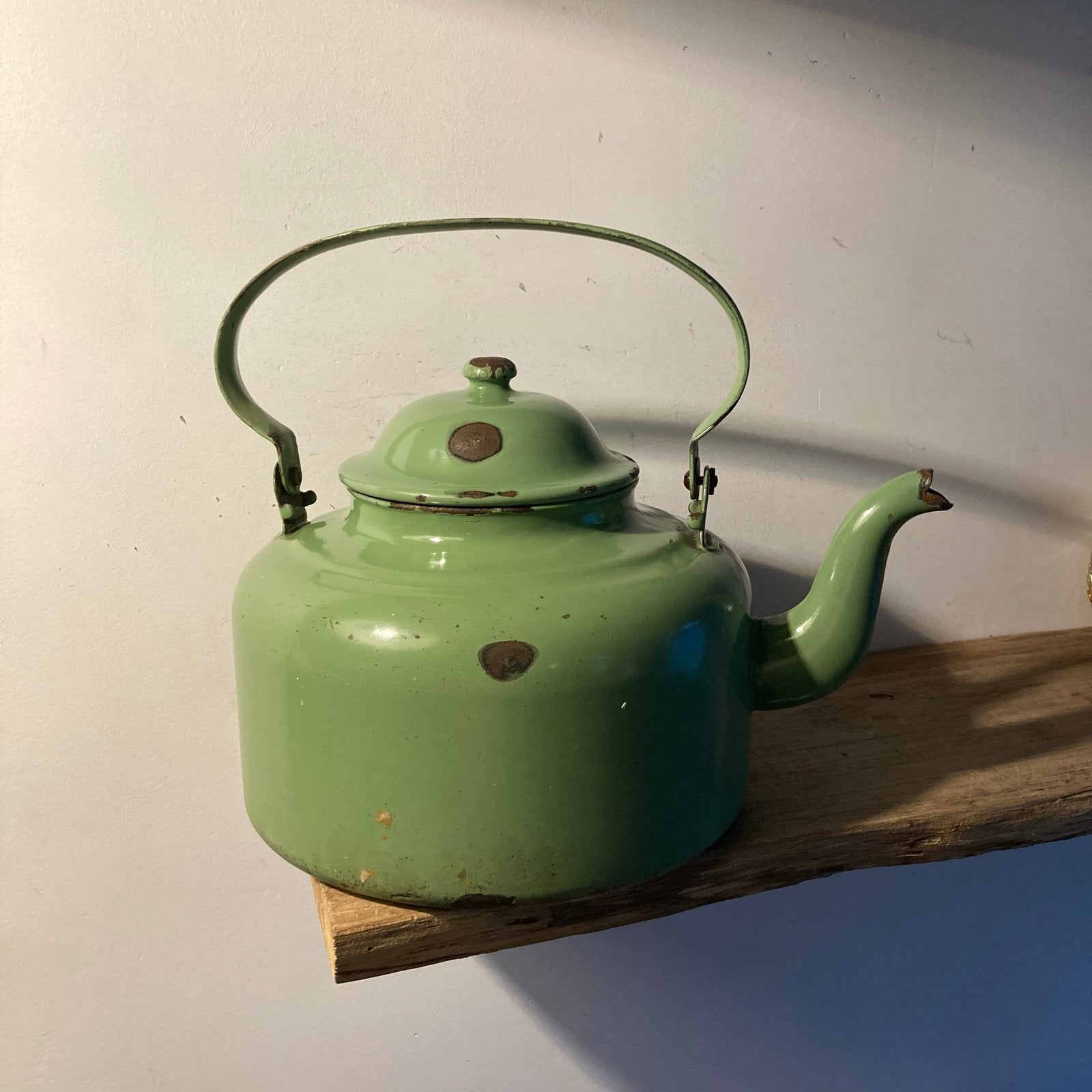 Oude groene emaille waterketel met beugelhandgreep, Antiek en Kunst, Ophalen of Verzenden