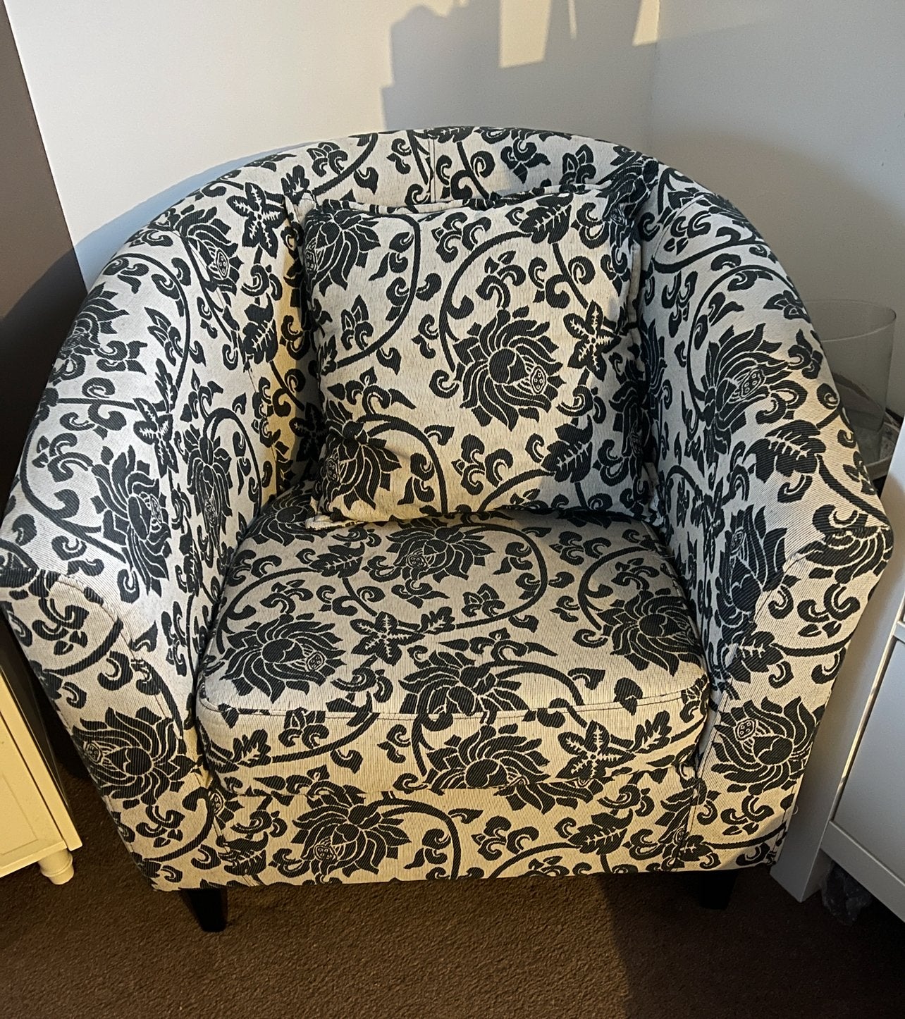 Leuke Kuip Stoel - zwart/wit, Huis en Inrichting, Ophalen, 75 tot 100 cm, Kuip, Zo goed als nieuw