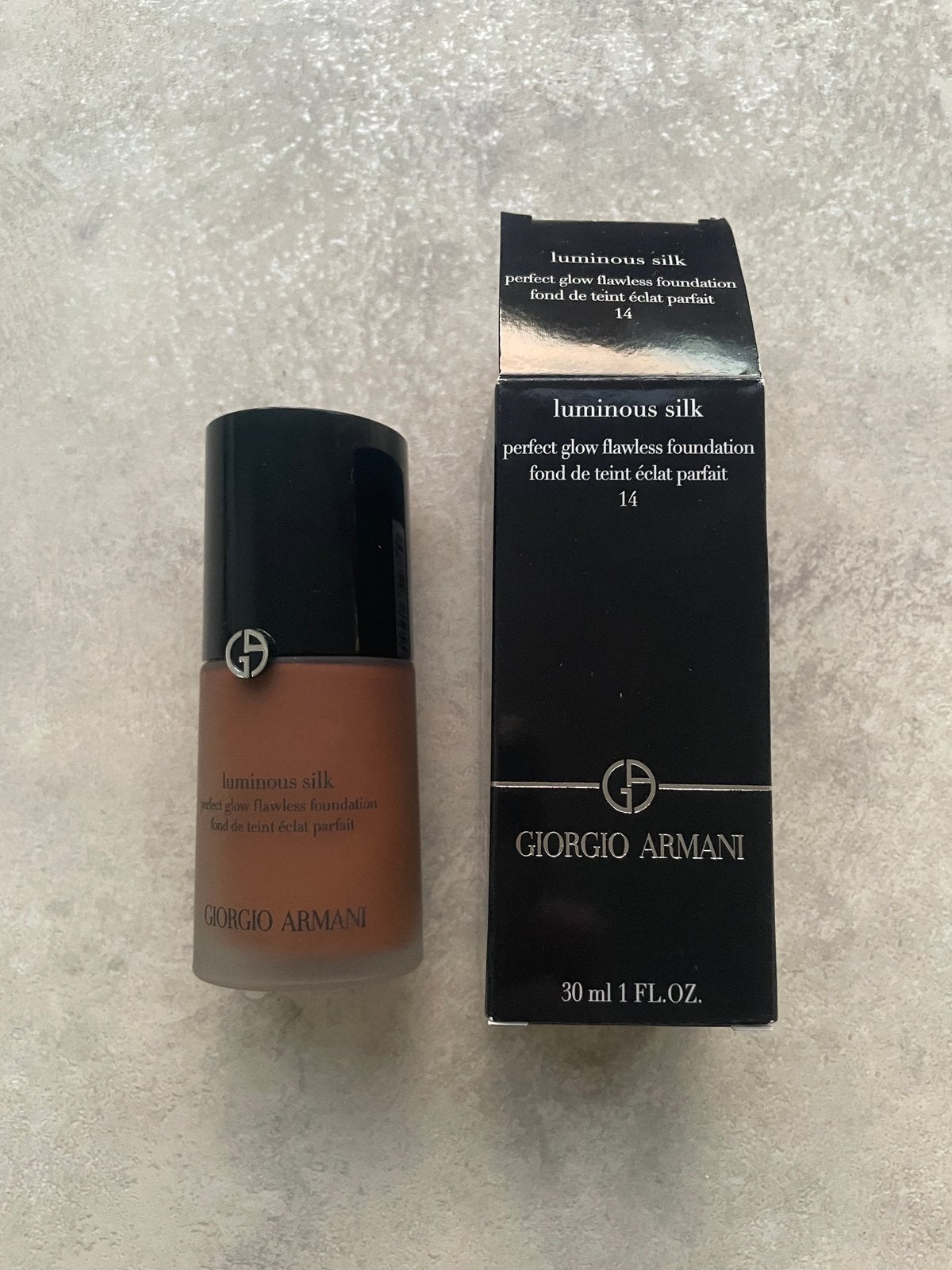 Giorgio Armani luminous silk perfect glow flawless foundatio, Overige kleuren, Gehele gezicht, Nieuw, Ophalen of Verzenden