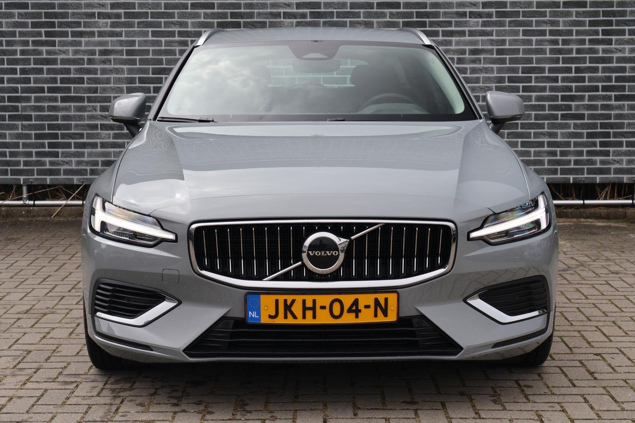 Volvo V60 2.0 T6 Plug-in Hybrid AWD Essential Bright | PHEV, Auto's, Gebruikt, Euro 6, 4 cilinders, 180 min