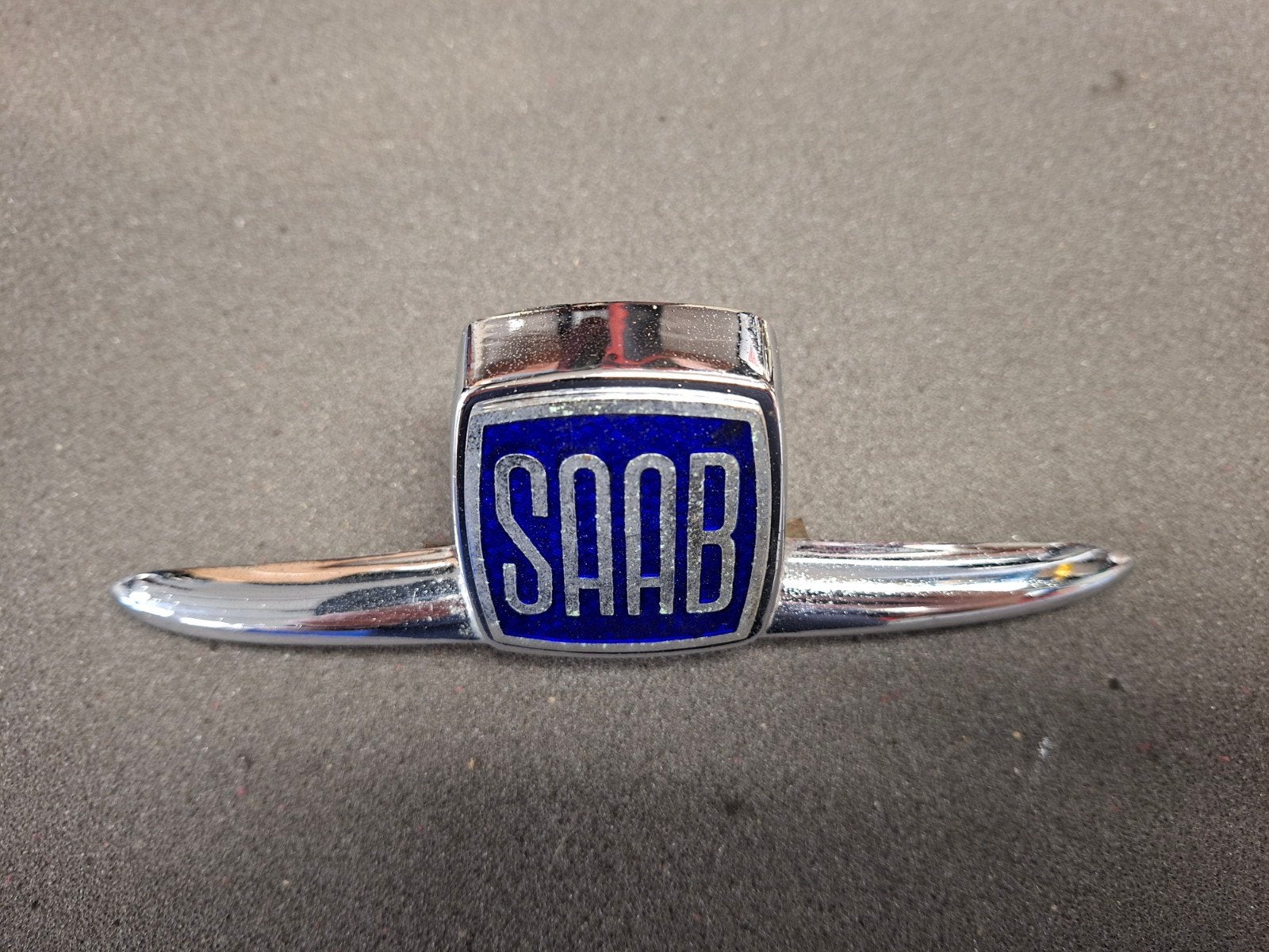 Saab tweetakt 93 - 95 - 96 motorkap embleem., Ophalen of Verzenden
