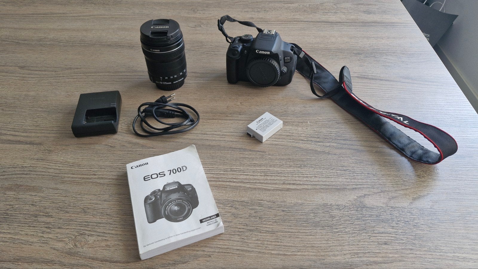 Canon EOS 700D Spiegelreflexcamera met EF-S 18-135mm lens, Audio, Tv en Foto, Fotocamera's Digitaal, Ophalen, Spiegelreflex, Canon