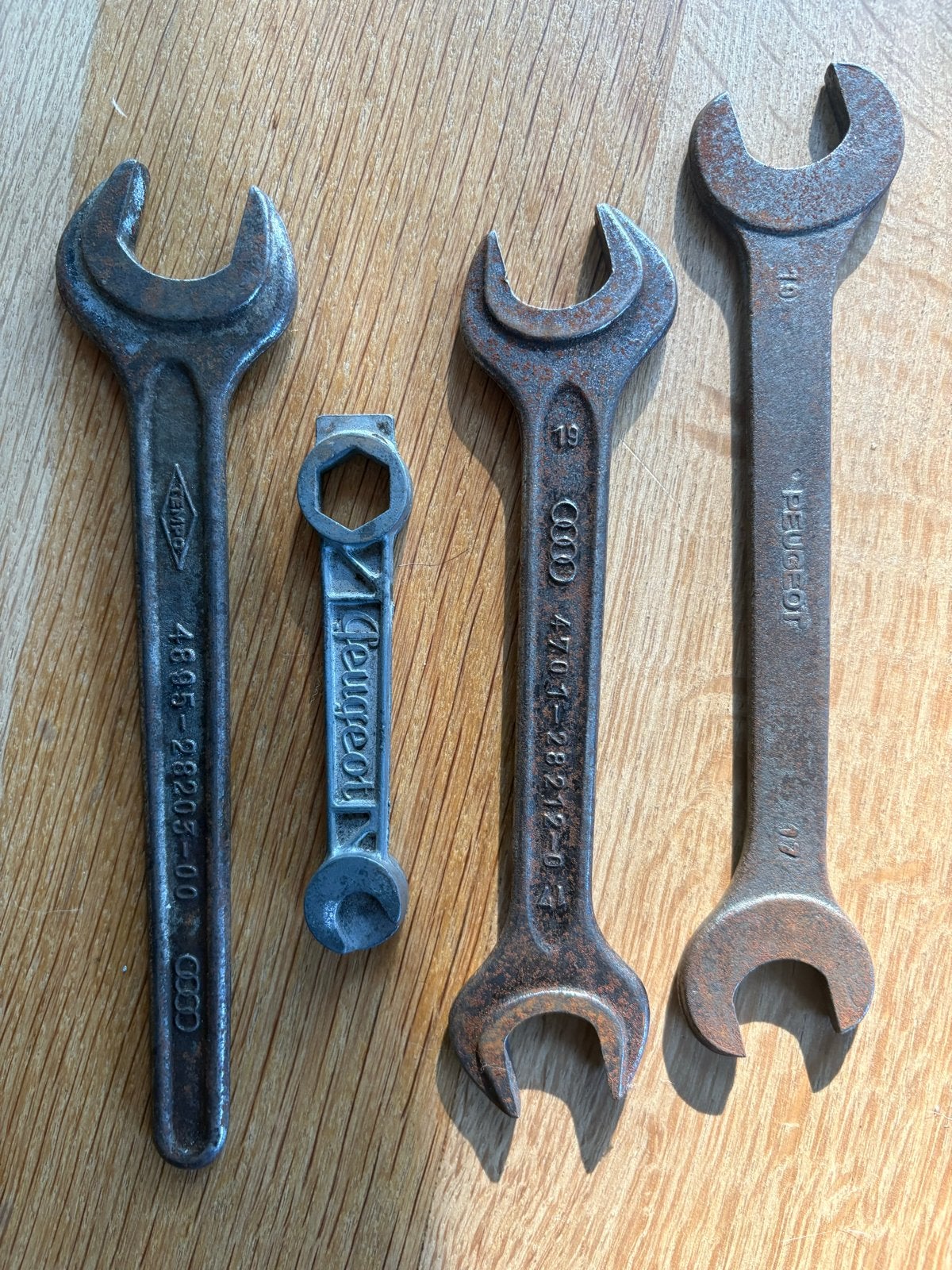Set van 4 vintage autosleutels (Audi, Peugeot), Auto-onderdelen, Ophalen of Verzenden, Gebruikt, Audi