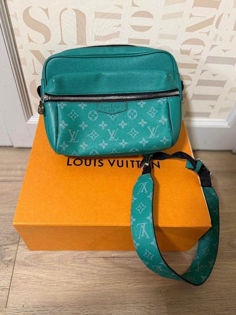 Louis Vuitton Taiga Messenger Bag monogram, Ophalen of Verzenden, Zo goed als nieuw, Zwart