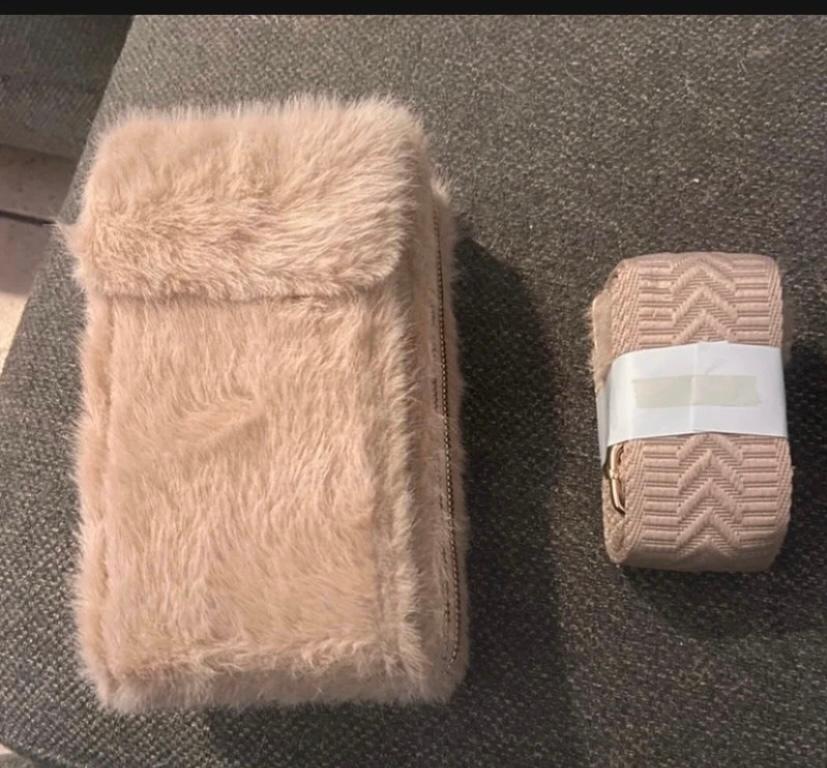 Nieuwe portomonnee fluffy beige, Ophalen of Verzenden, Nieuw, Beige
