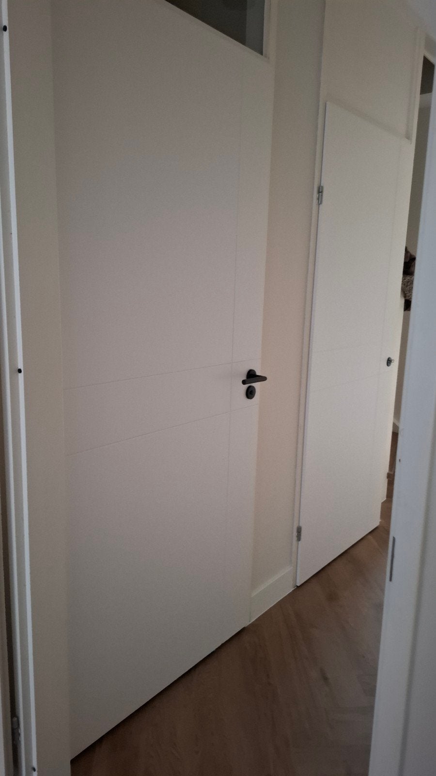 Moderne binnendeur, wit, met zwart deurbeslag, 80 tot 100 cm, Binnendeur, Ophalen of Verzenden, Zo goed als nieuw