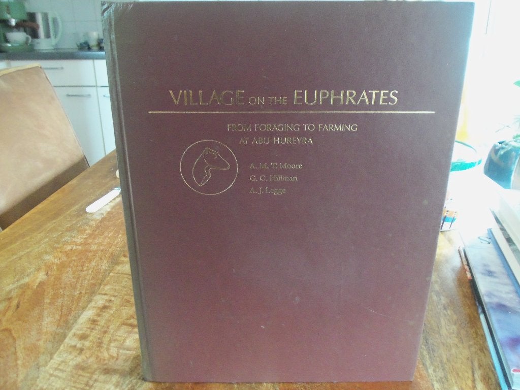 BOEK VILLAGE ON THE EUPHRATES-ABU HUREYRA., 14e eeuw of eerder, A.Moore., Ophalen of Verzenden, Zo goed als nieuw