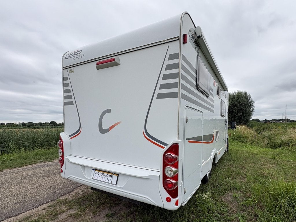 Carado T337-bj 2010-73.000km-4gordelplaatsen-lengtebedden, Airbags, Koelkast, Fiat, 6 tot 7 meter