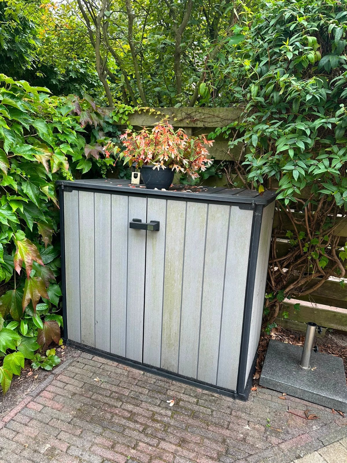 Handige opbergkast voor tuinkussens - weerbestendig, Tuin en Terras, Bergingen en Tuinkasten, Ophalen of Verzenden, Gebruikt, Kunststof