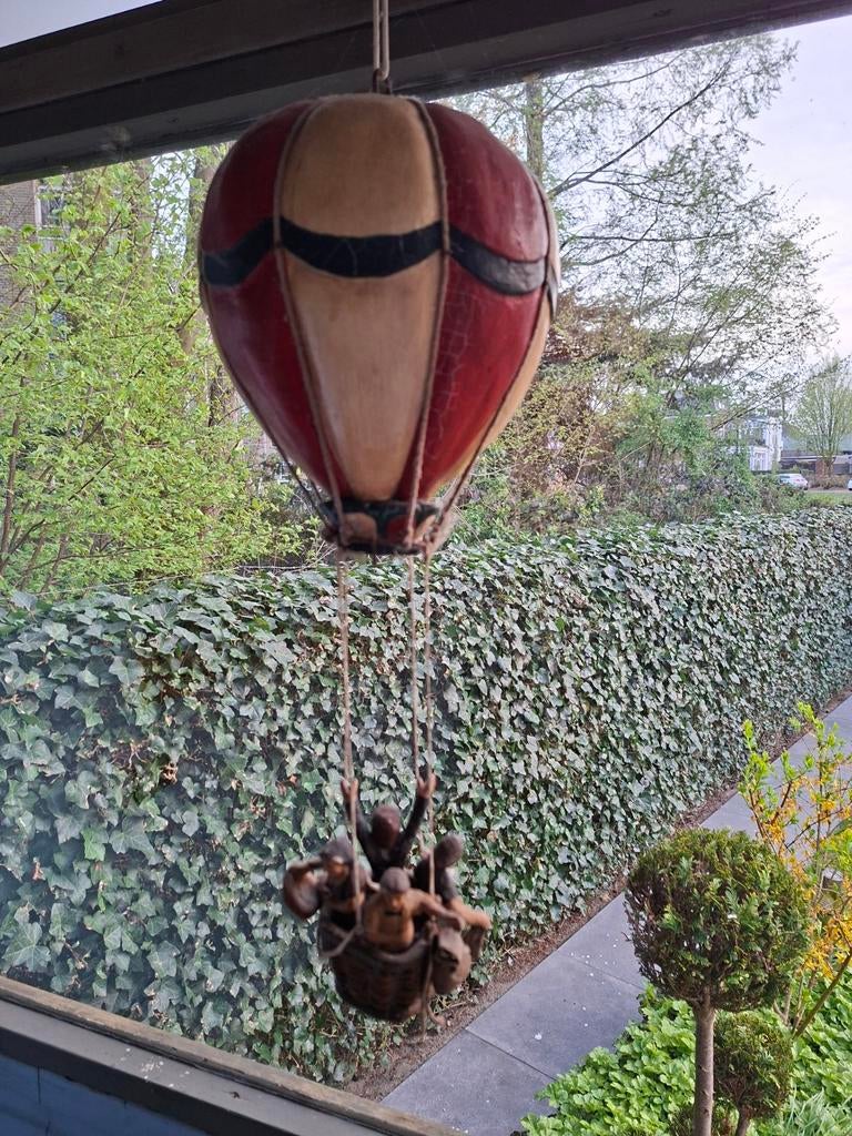 Decoratieve heteluchtballon met mandje en figuurtjes, Ophalen of Verzenden