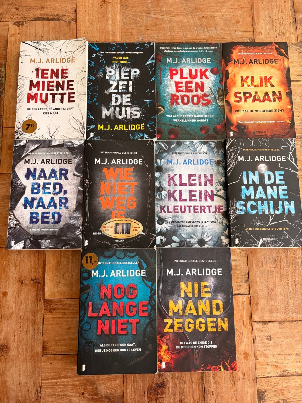 M.J. Arlidge Helen Grace reeks - Eerste 10 boeken, Boeken, Ophalen, Gelezen