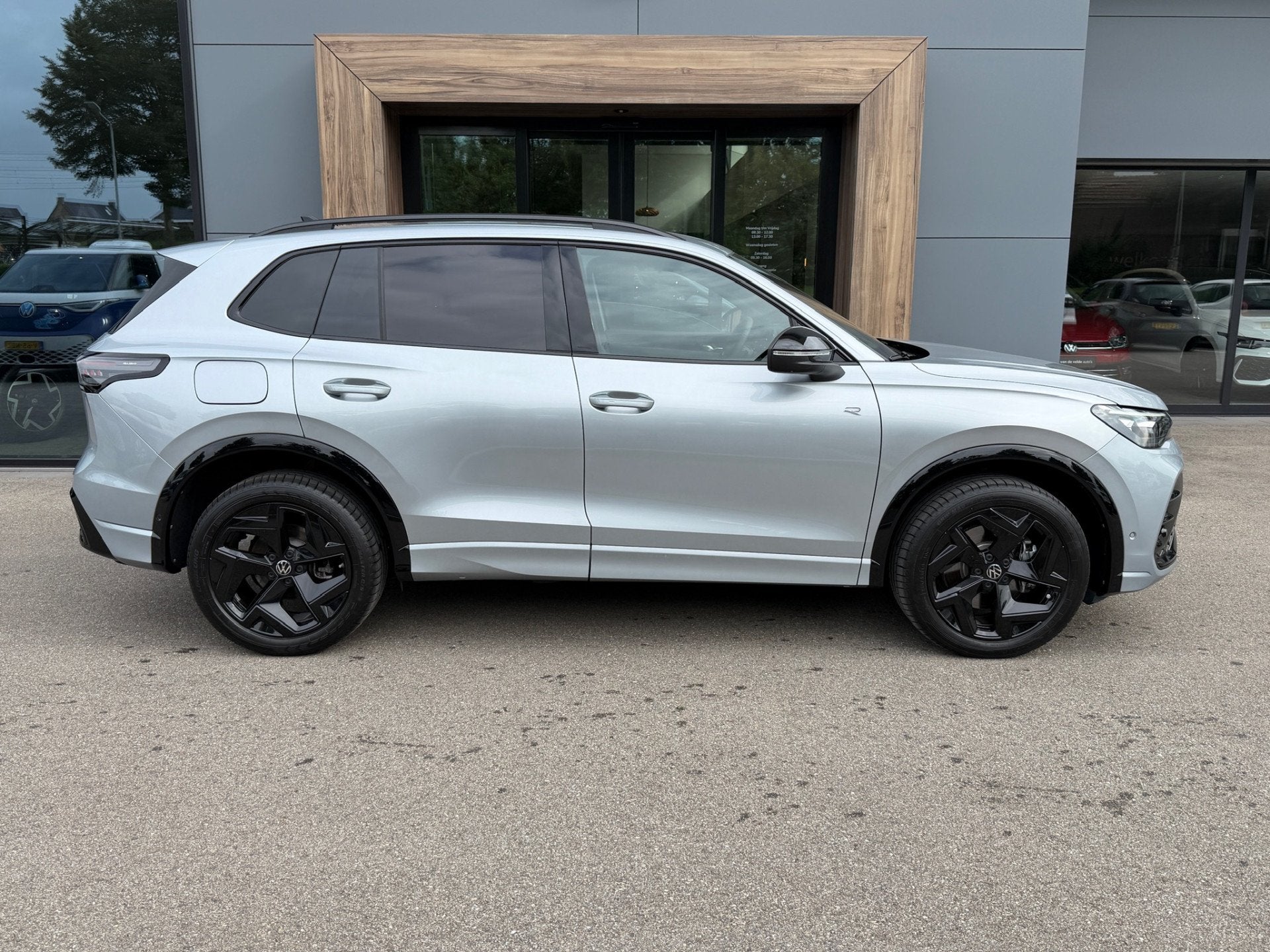 Volkswagen Tiguan 1.5 eHybrid R-Line | Black line | 360 Came, 12 maanden, Zwart, Alcantara, Parkeerassistent