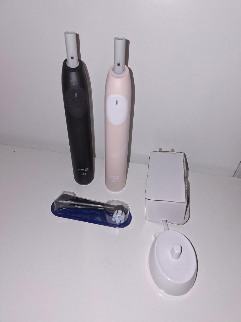 Oral-B iO series 2 Clean & Care Elektrische Tandenborstel, Ophalen of Verzenden, Zo goed als nieuw, Tandenborstel