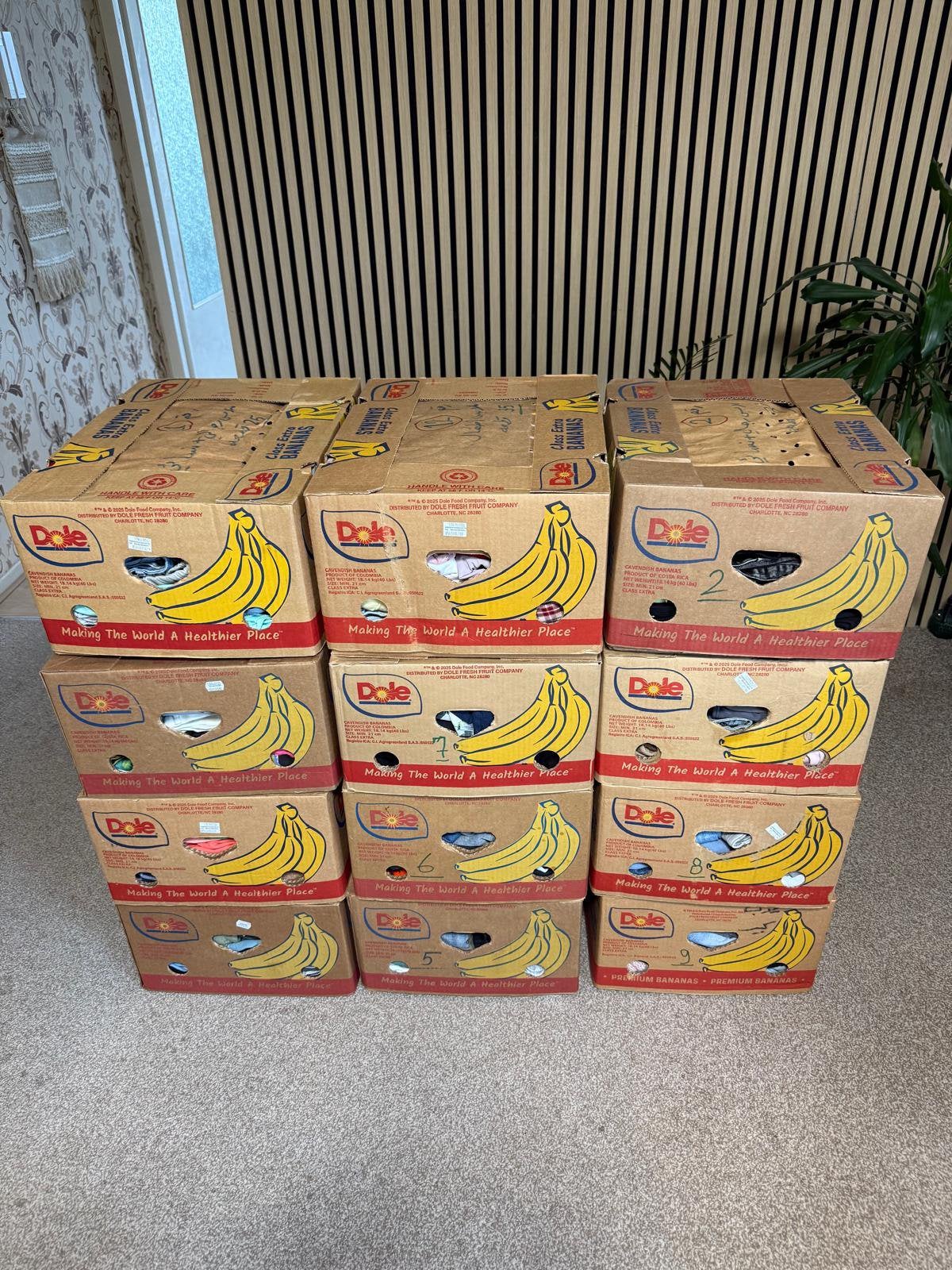 12 dozen met kleren, Ophalen, Zo goed als nieuw