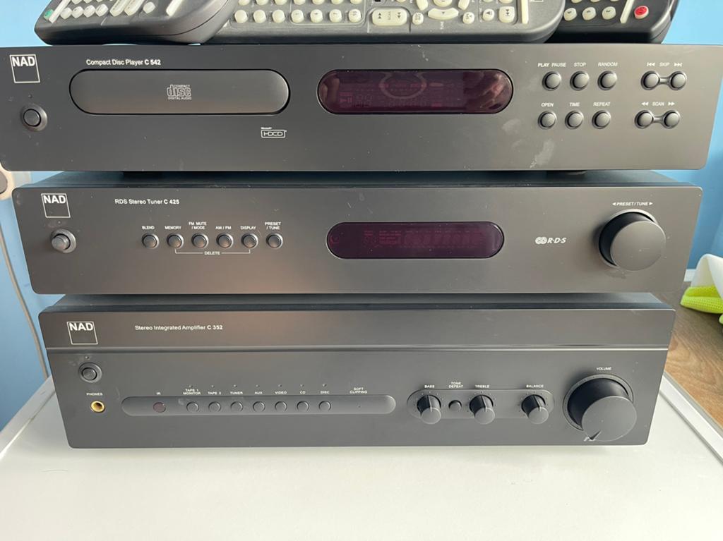 NAD C352 Stereo Amplifier+ NAD C542 +NAD C425 Stereo AM/FM, Zo goed als nieuw, 60 tot 120 watt, Stereo, Ophalen