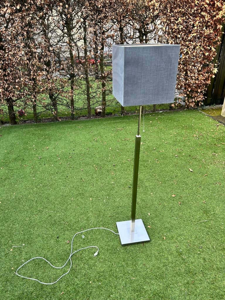 Straluma staande lamp met grijze kap - Gebruikt, Ophalen, Gebruikt, Metaal, Modern